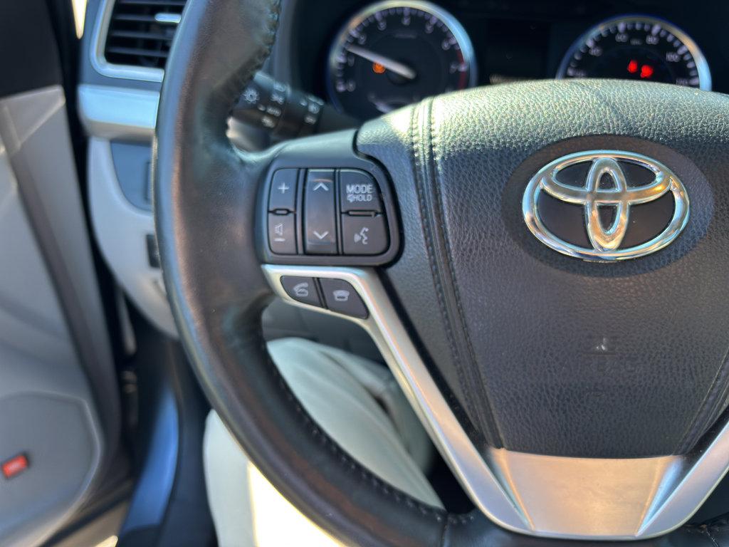 Used 2015 Toyota Highlander Limited Platinum image 6