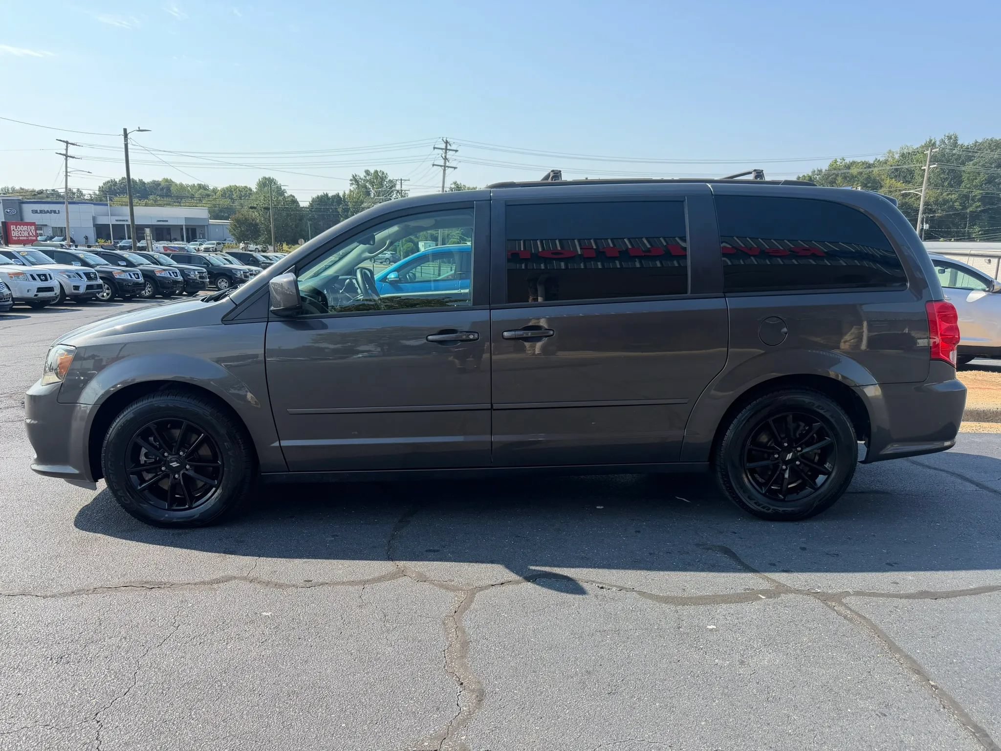 Used 2016 Dodge Grand Caravan SXT FWD image 4