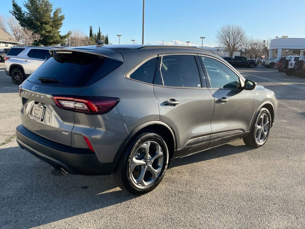 Used 2025 Ford Escape ST-Line w/ Equipment Group 301A image 8