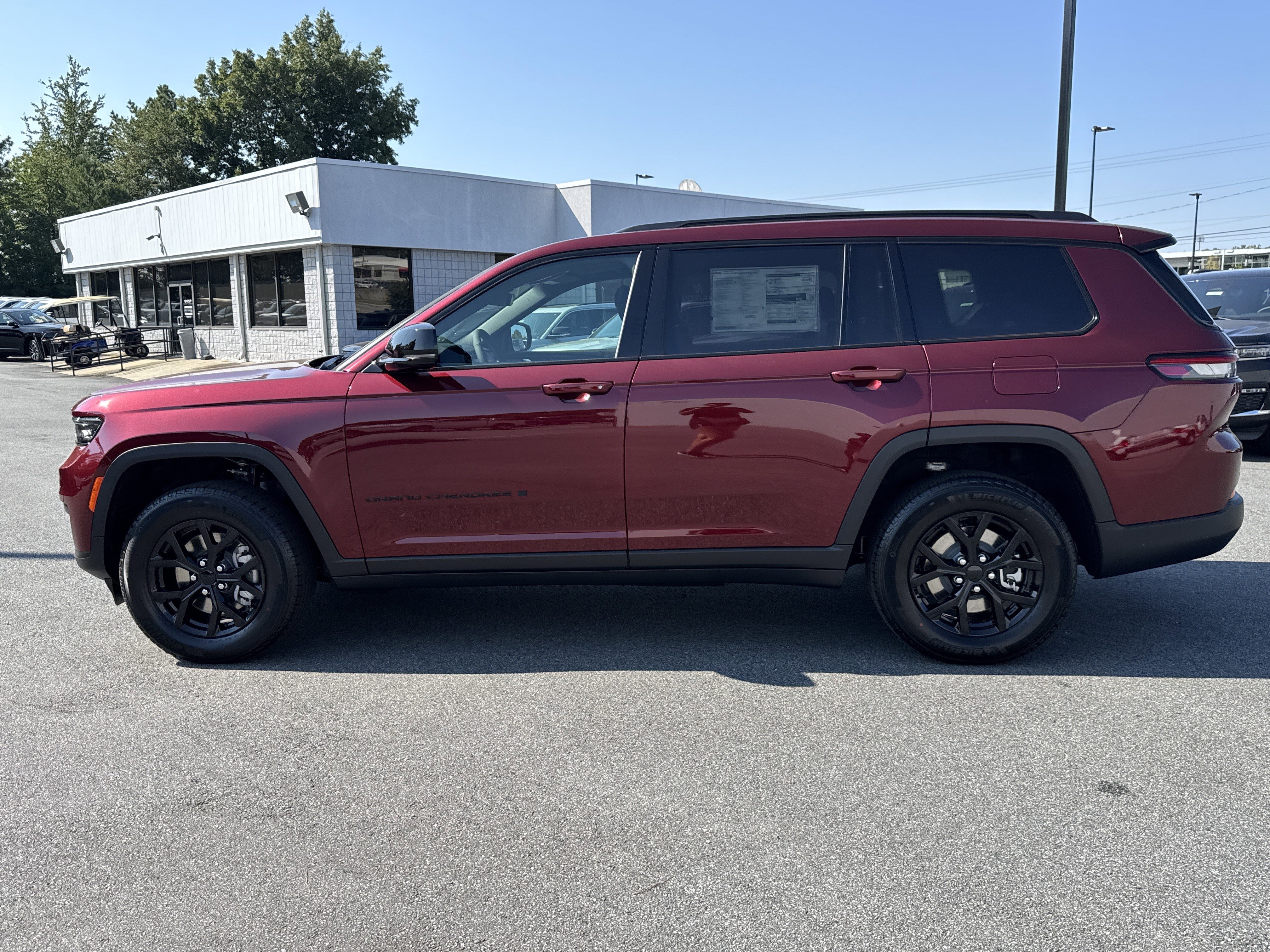 New 2025 Jeep Grand Cherokee L Altitude image 4