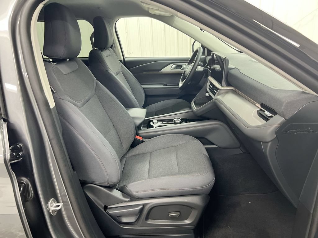Used 2025 Ford Explorer Active AWD/4WD image 22