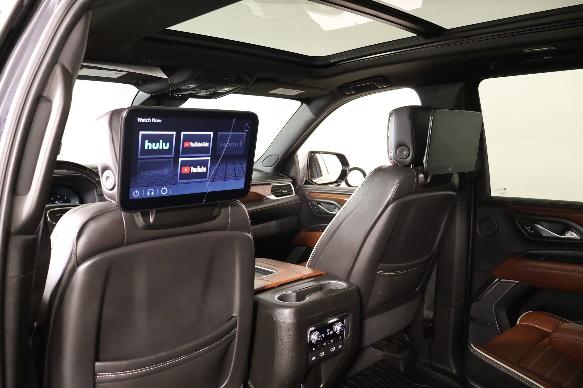 Used 2023 GMC Yukon XL Denali Ultimate AWD/4WD image 16
