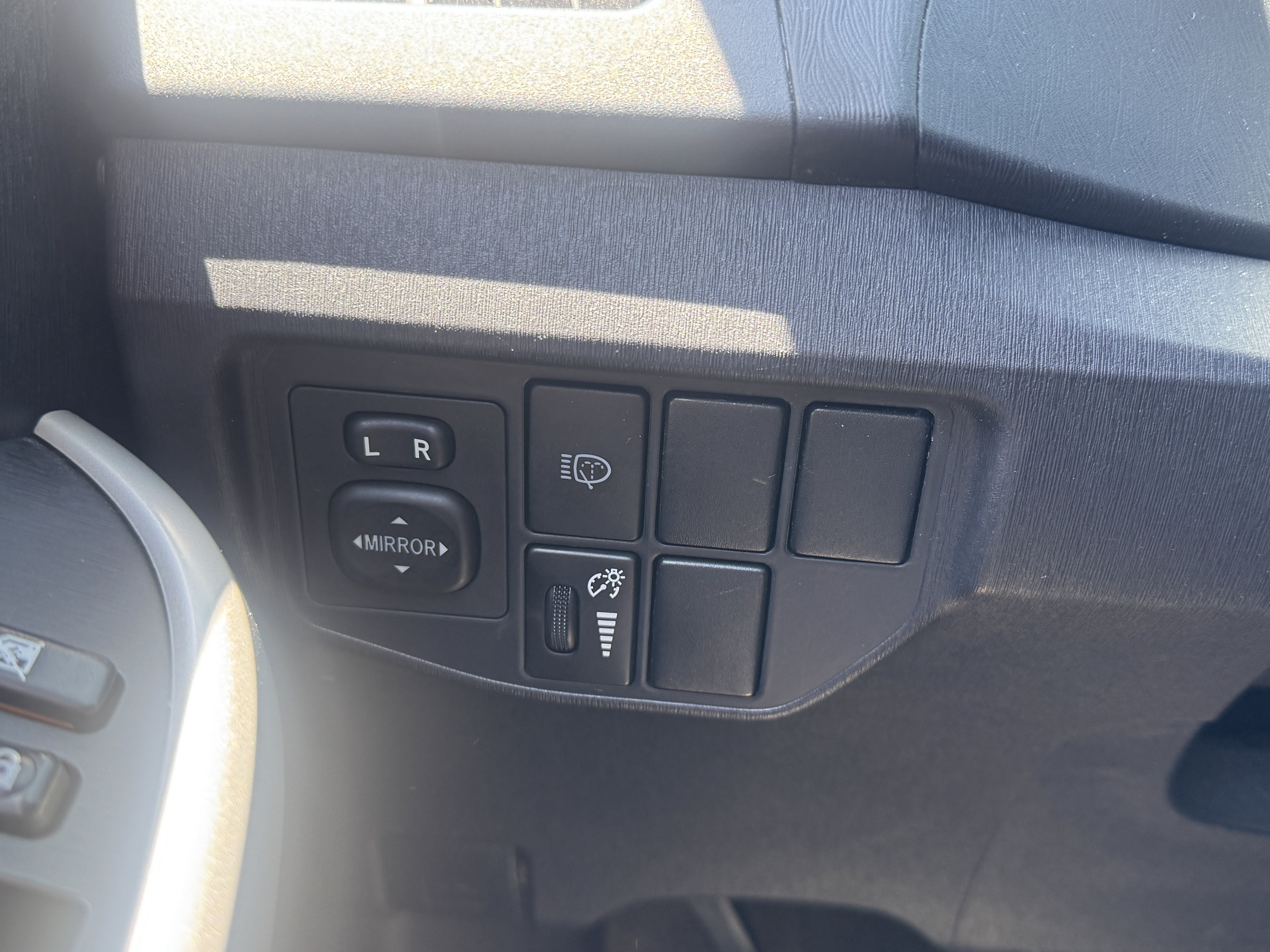 Used 2013 Toyota Prius Five FWD image 36
