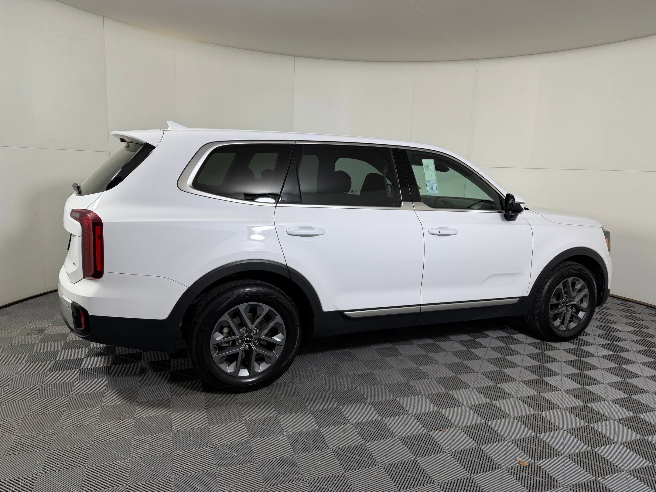 Used 2024 Kia Telluride LX image 18