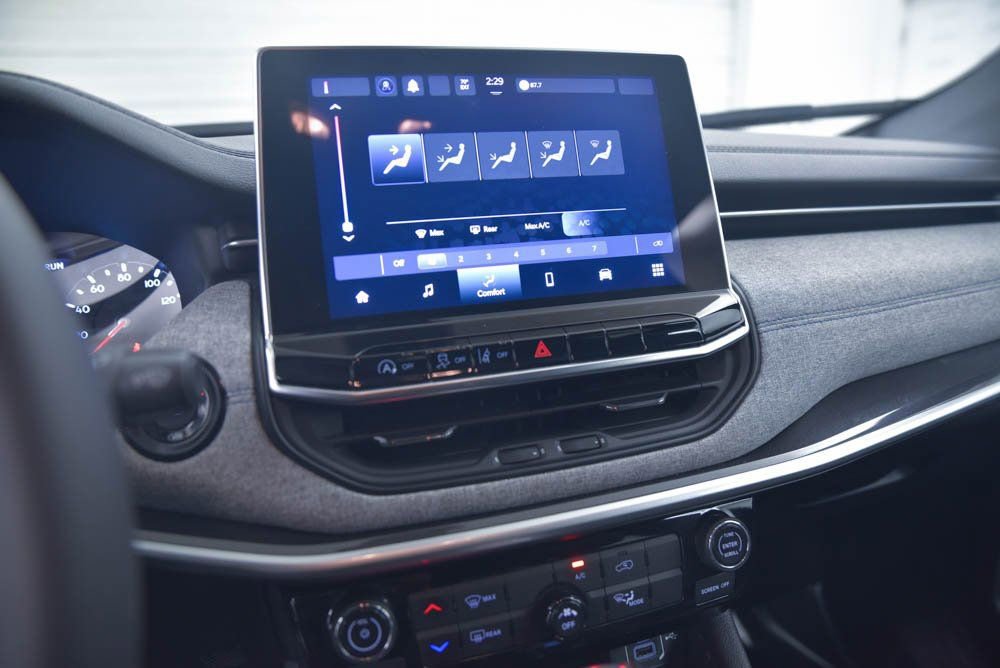 Used 2023 Jeep Compass Latitude image 20