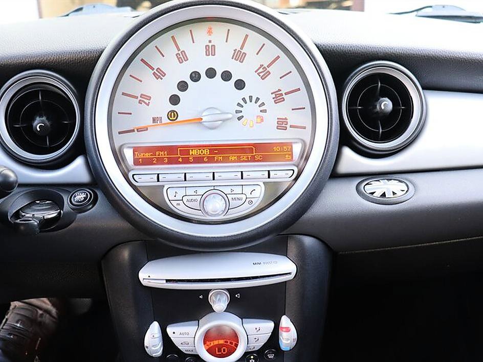 Used 2010 MINI Cooper Hardtop image 17