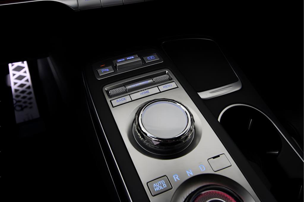 Used 2025 Genesis GV70 3.5T Sport w/ Sport Prestige Package AWD/4WD image 31