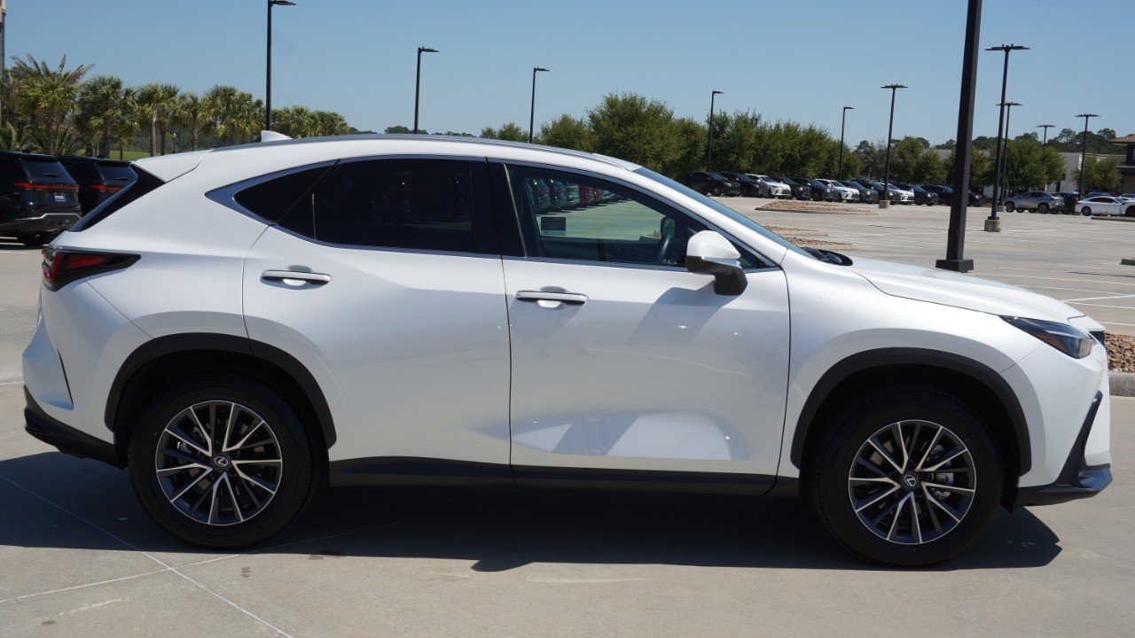 Used 2025 Lexus NX 250 FWD w/ Accessory Package (Z1) image 4