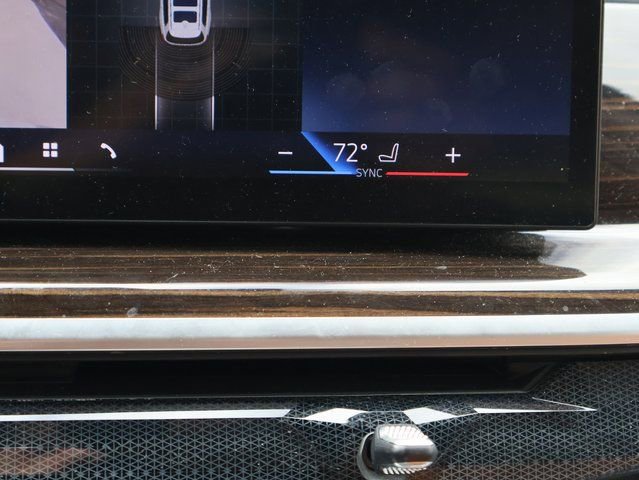 Used 2024 BMW X7 xDrive40i w/ Climate Comfort Package image 33