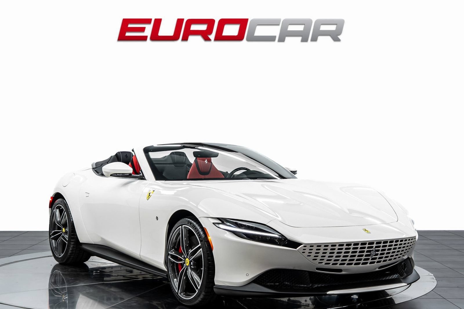Used 2025 Ferrari Roma Spider RWD image 9