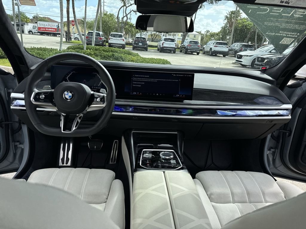 Used 2023 BMW 760i xDrive image 36