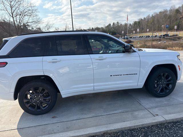New 2026 Jeep Grand Cherokee Limited AWD/4WD image 4
