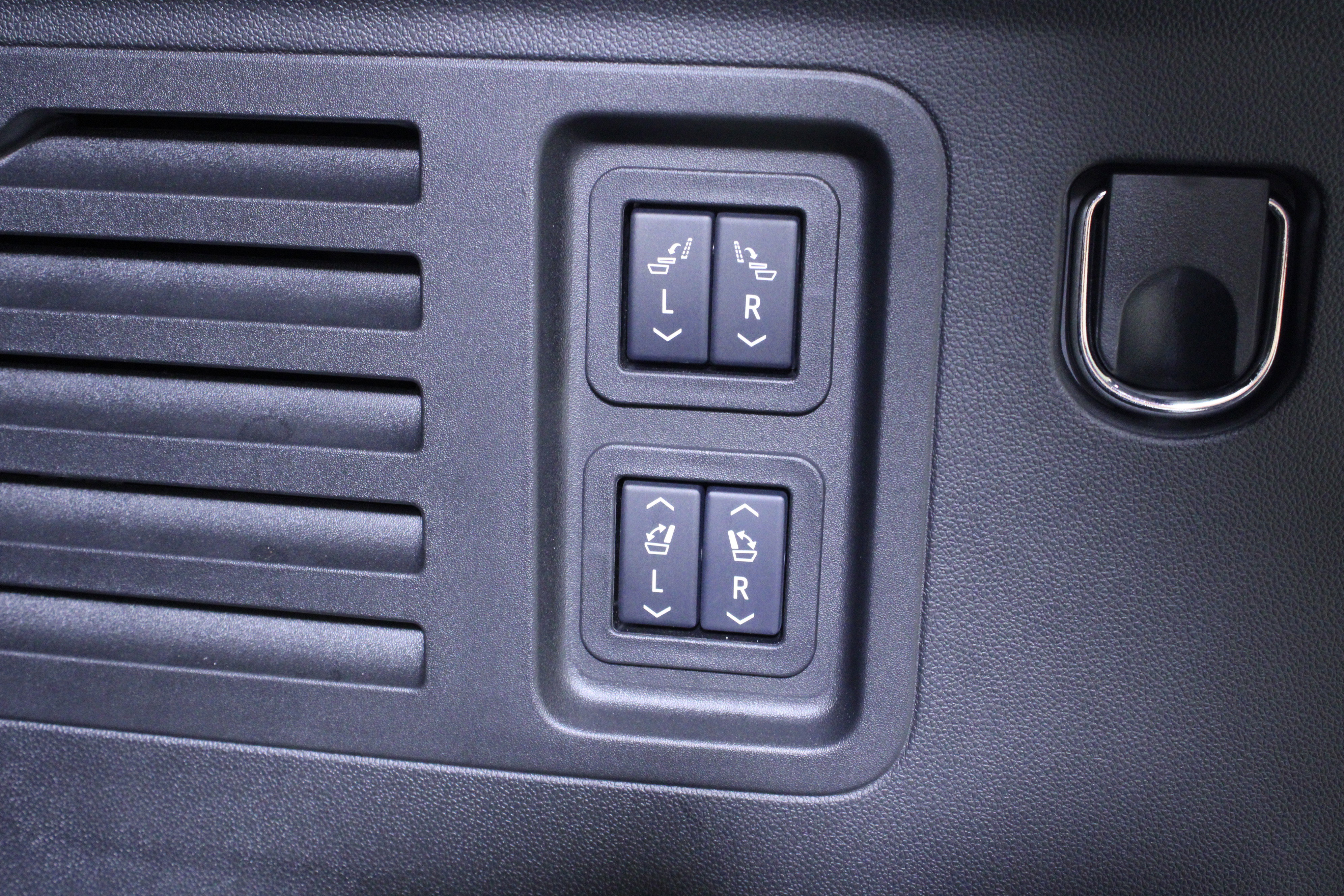 Used 2025 Chevrolet Traverse RS w/ LPO, Floor Liner Package image 12