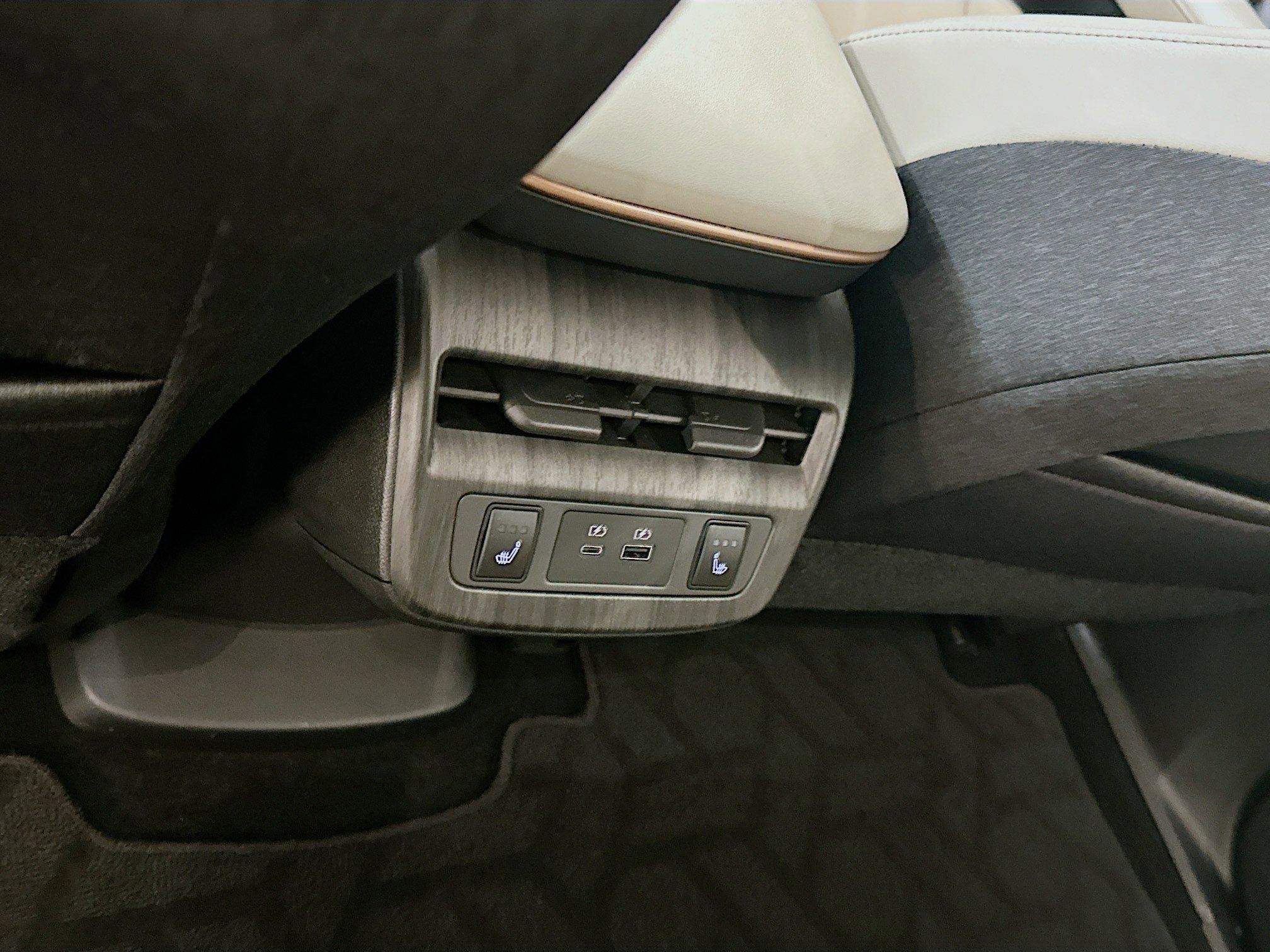 Used 2023 Nissan Ariya EVOLVE+ image 29