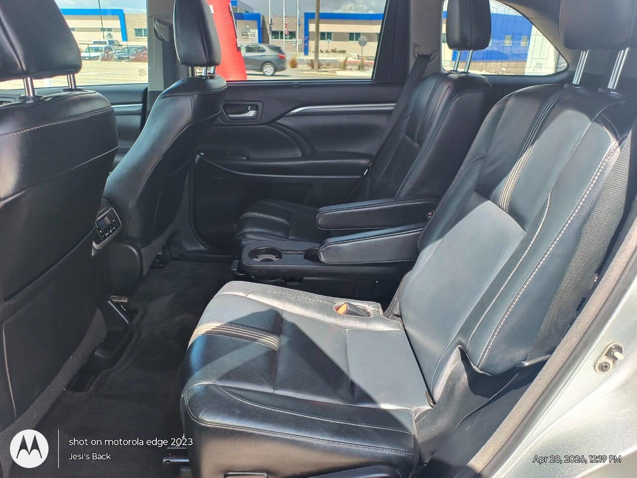 Used 2018 Toyota Highlander SE w/ Carpet Mat Package (TMS) AWD/4WD image 11