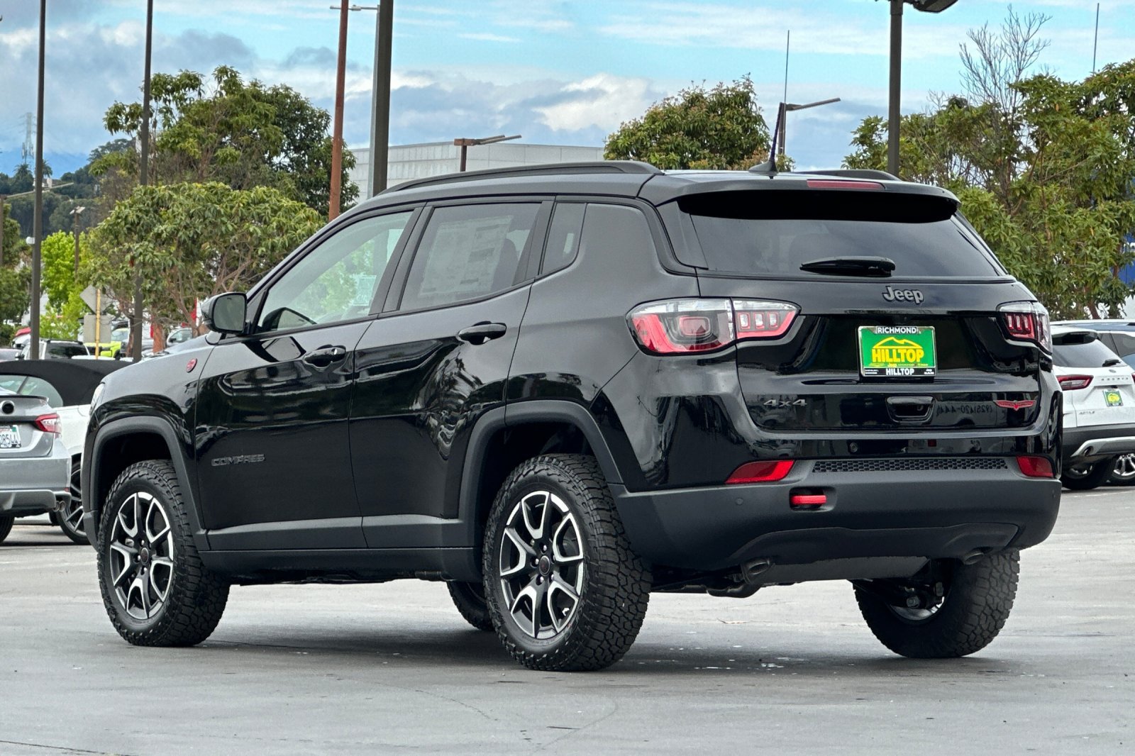 New 2026 Jeep Compass Trailhawk w/ Sun, Sound & Navigation Group AWD/4WD image 6