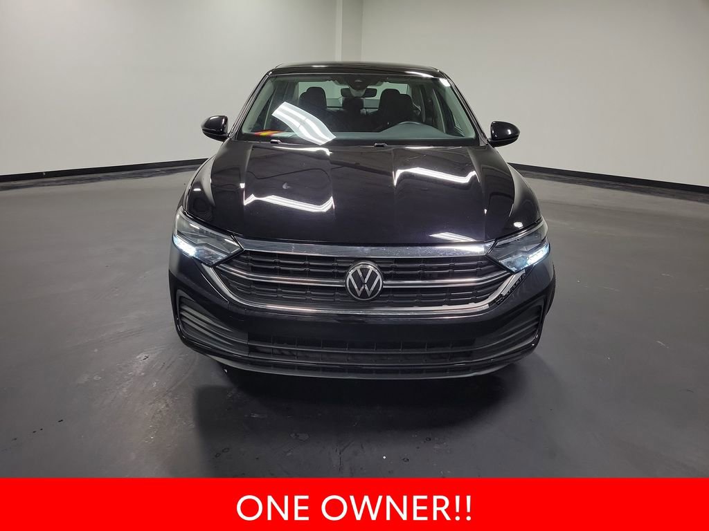 Used 2024 Volkswagen Jetta SE FWD image 3
