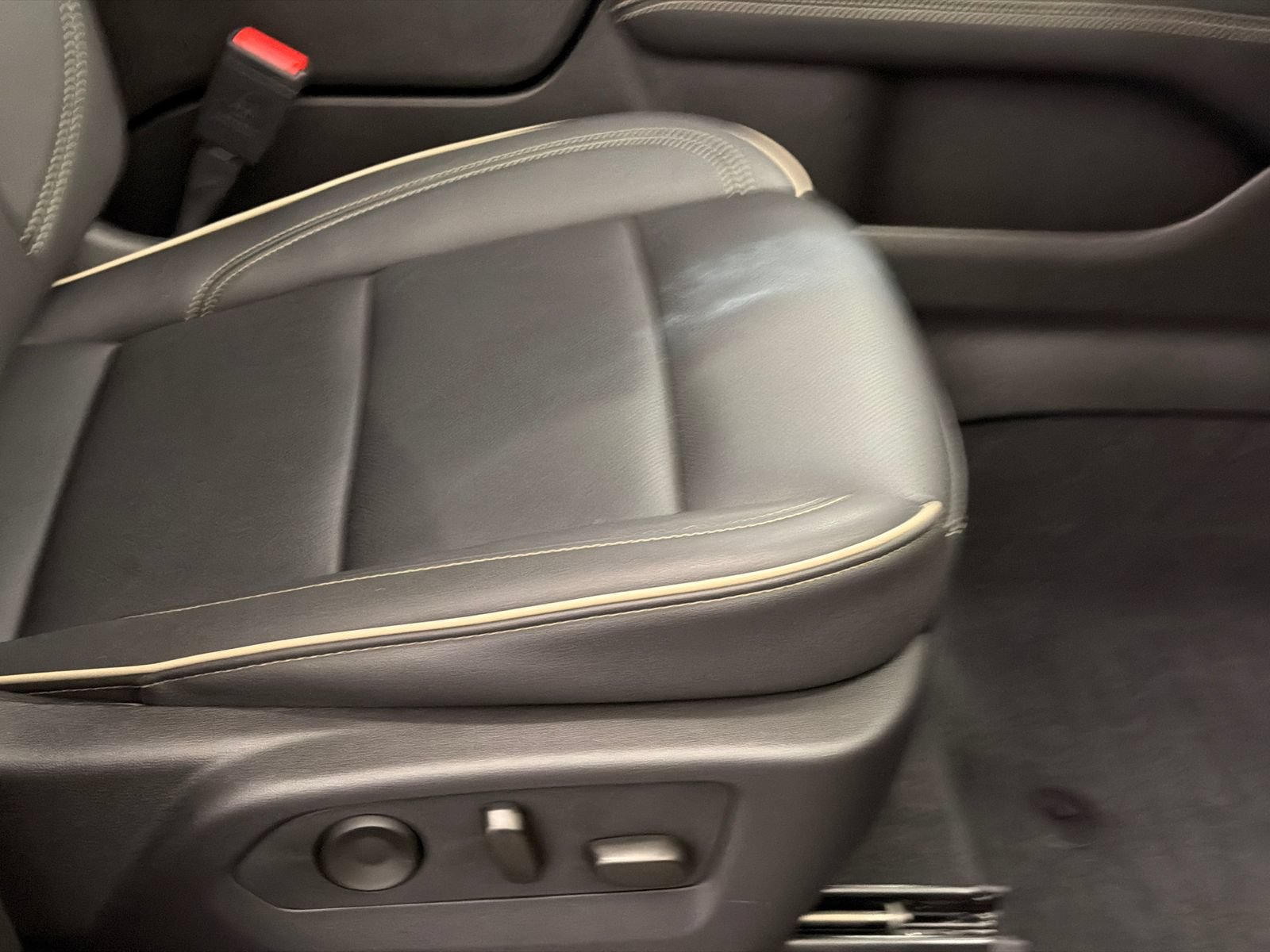 Used 2025 GMC Yukon XL Elevation AWD/4WD image 14