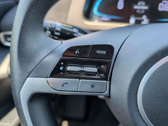 Used 2025 Hyundai Elantra SE FWD image 19