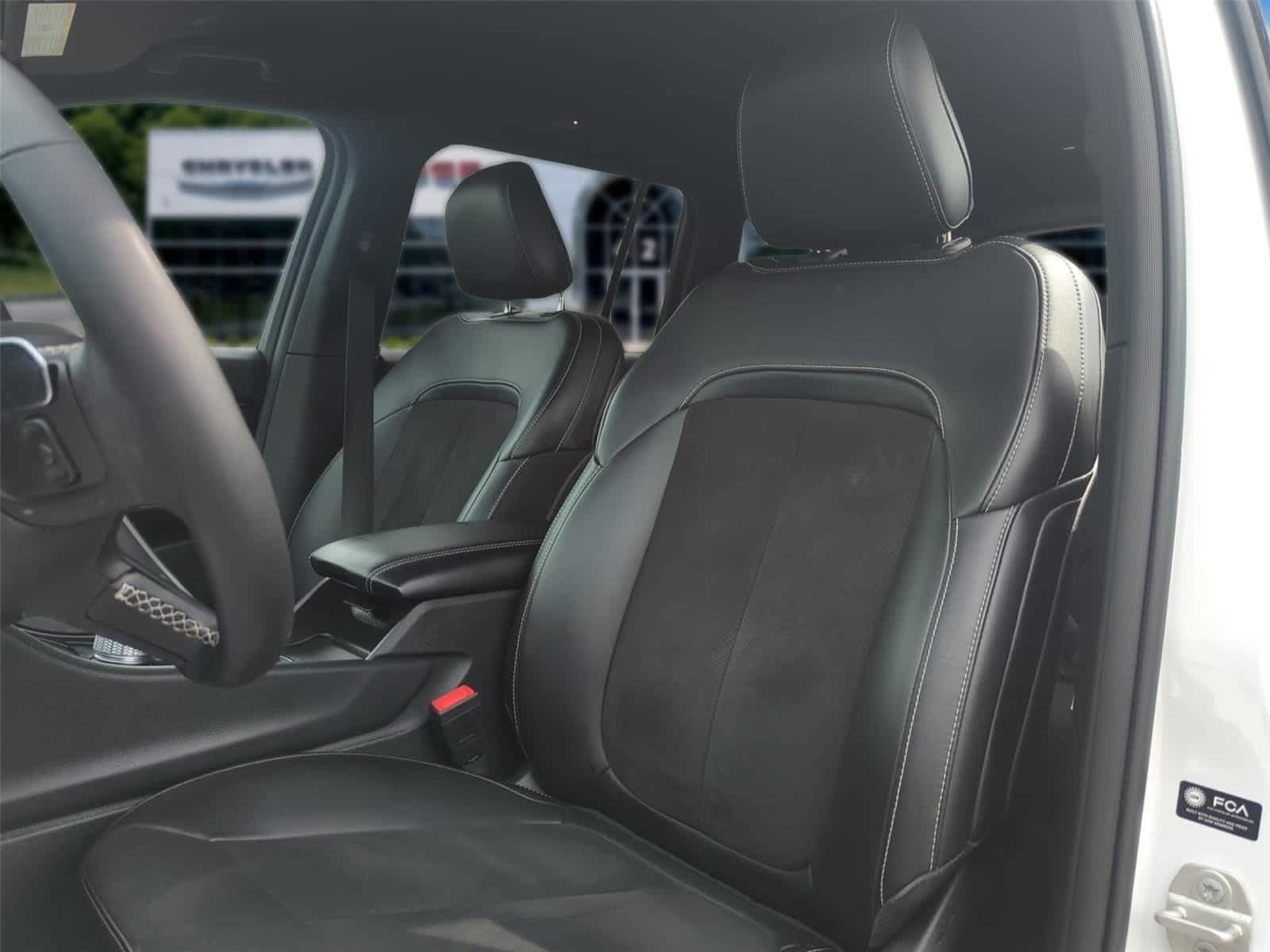 Used 2023 Jeep Grand Cherokee Altitude AWD/4WD image 13