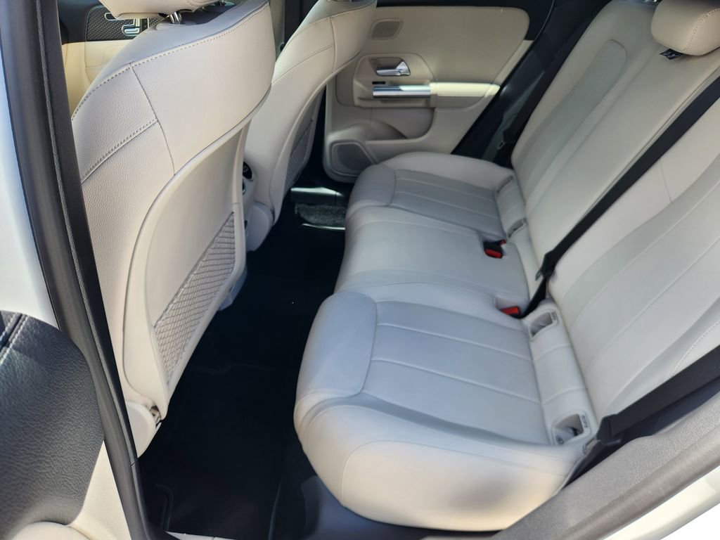 Used 2025 Mercedes-Benz GLA 250 4MATIC image 10