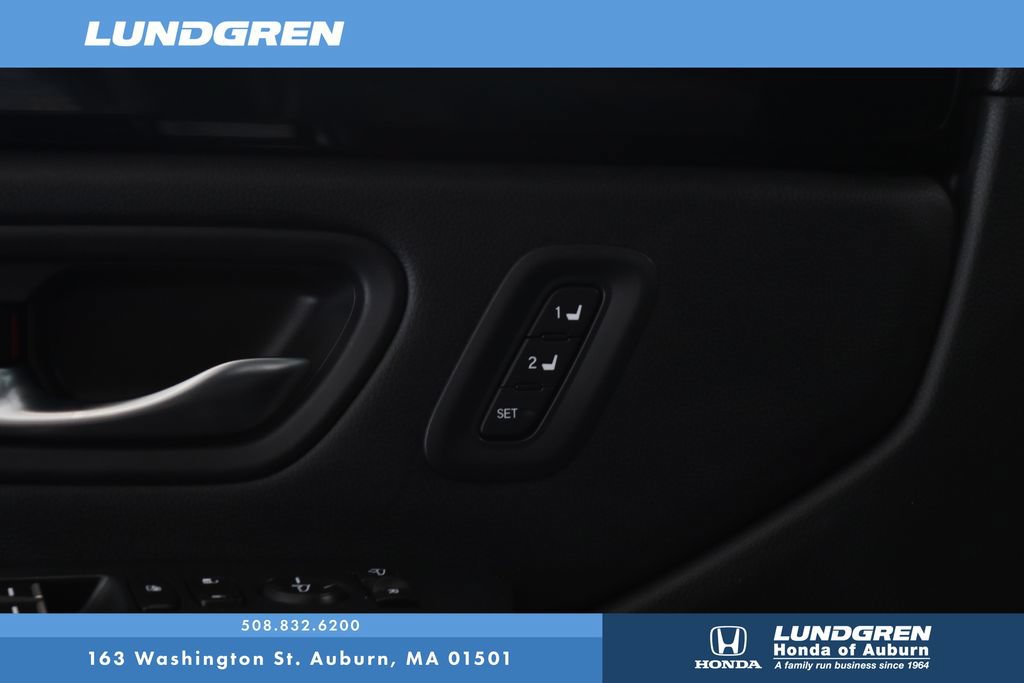 Used 2025 Honda Pilot TrailSport image 12
