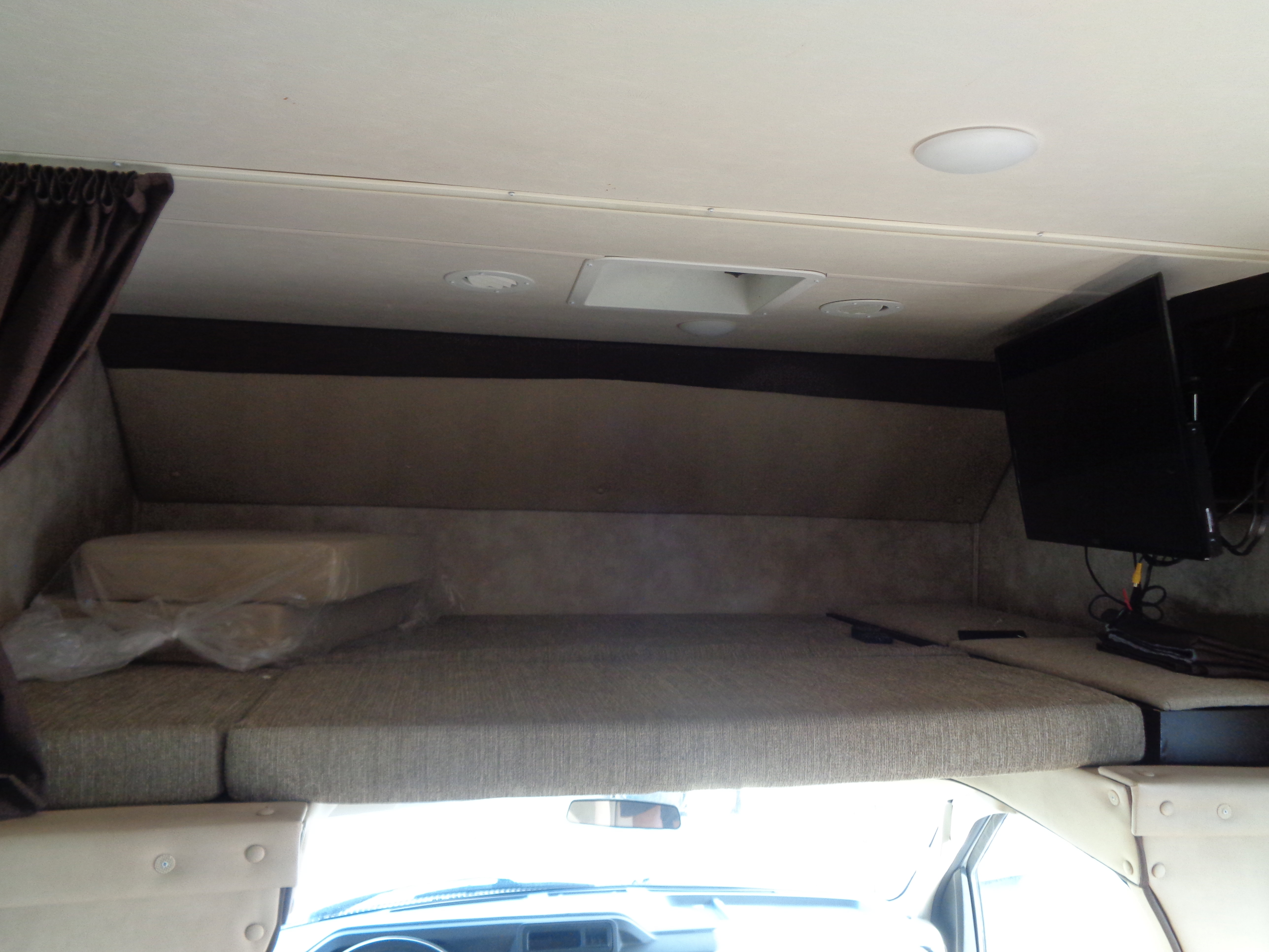 Used 2018 Ford E-450 and Econoline 450 Super Duty w/ Motorhome Prep Package RWD image 10