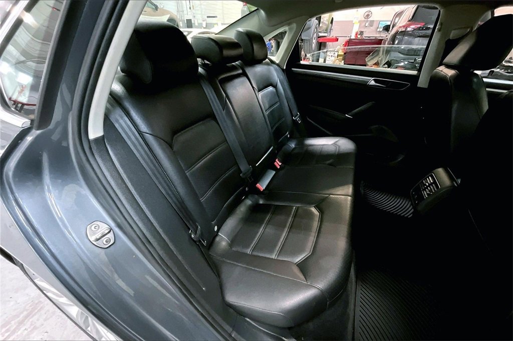 Used 2018 Volkswagen Passat 2.0T SE image 19