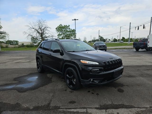 Used 2018 Jeep Cherokee Latitude w/ Altitude Package FWD image 4
