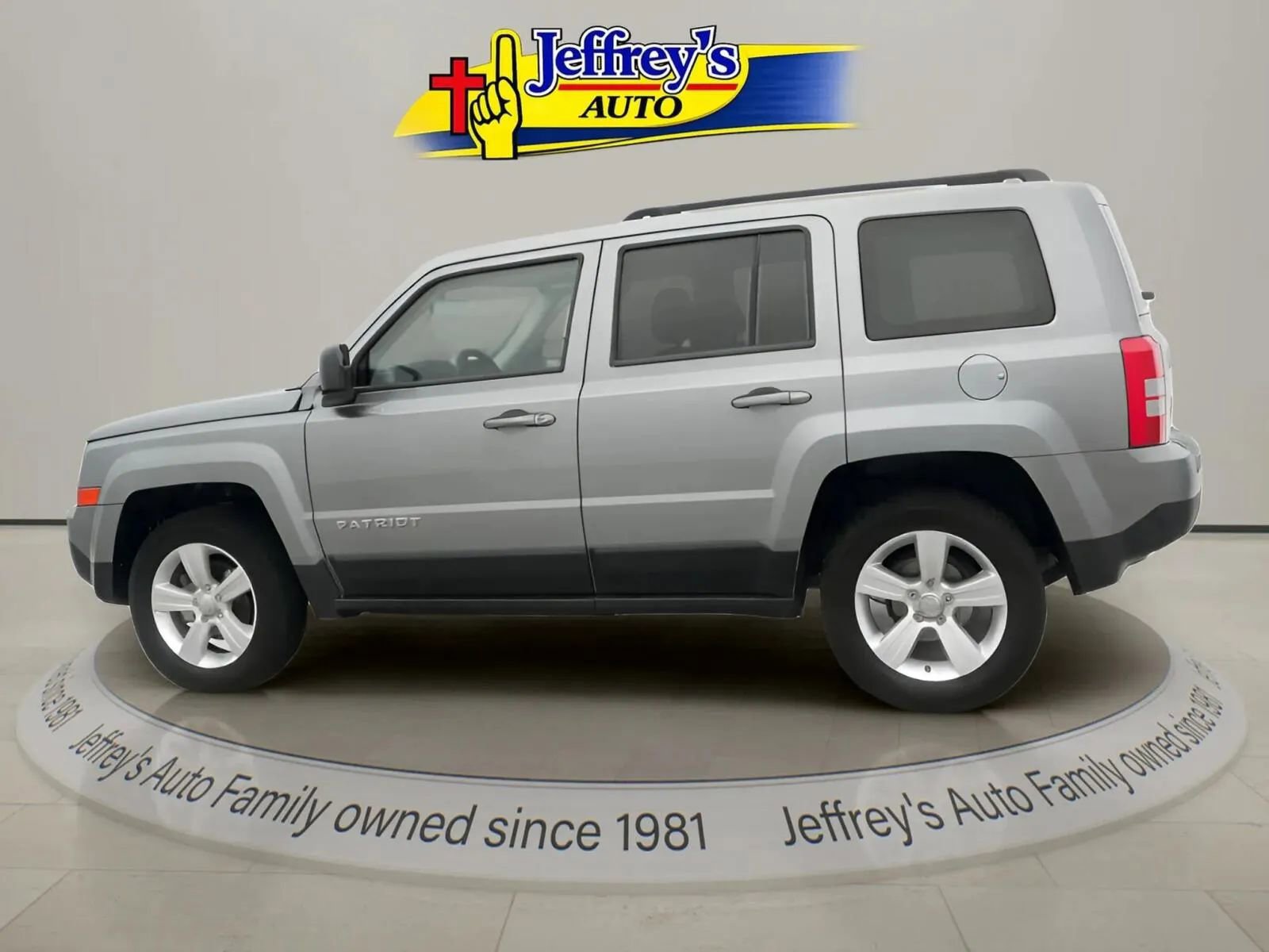 Used 2011 Jeep Patriot Latitude FWD image 2