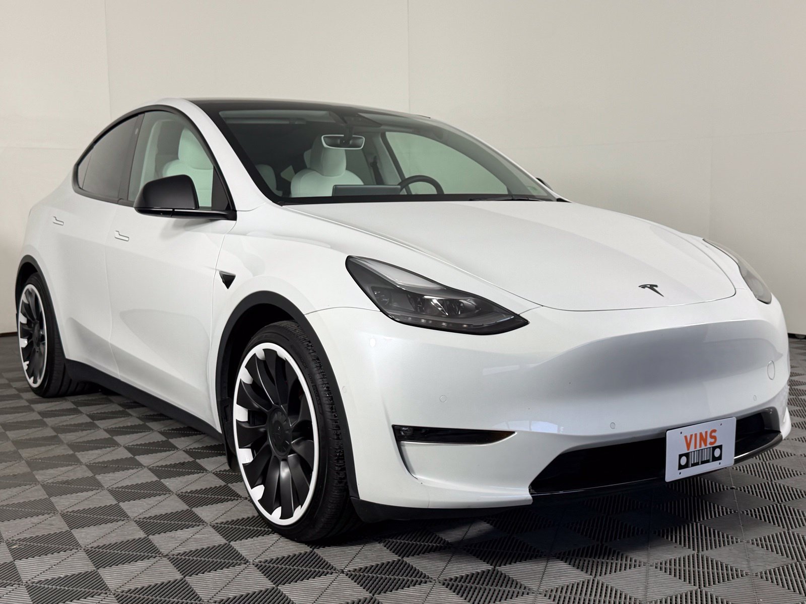 Used 2022 Tesla Model Y Performance AWD/4WD image 1