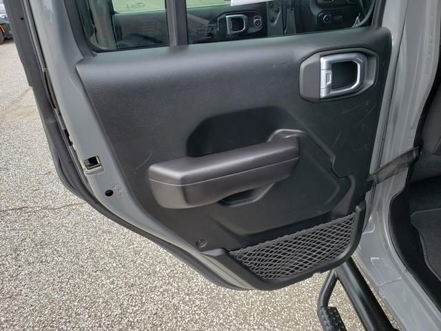 Used 2018 Jeep Wrangler Unlimited Sport S AWD/4WD image 12