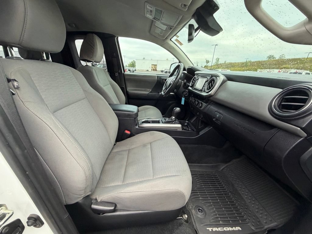 Used 2018 Toyota Tacoma SR5 AWD/4WD image 38