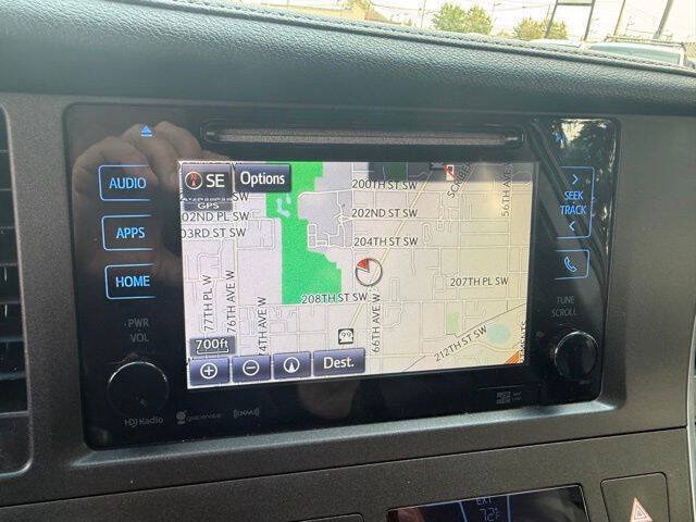 Used 2017 Toyota Sienna SE Premium FWD image 27