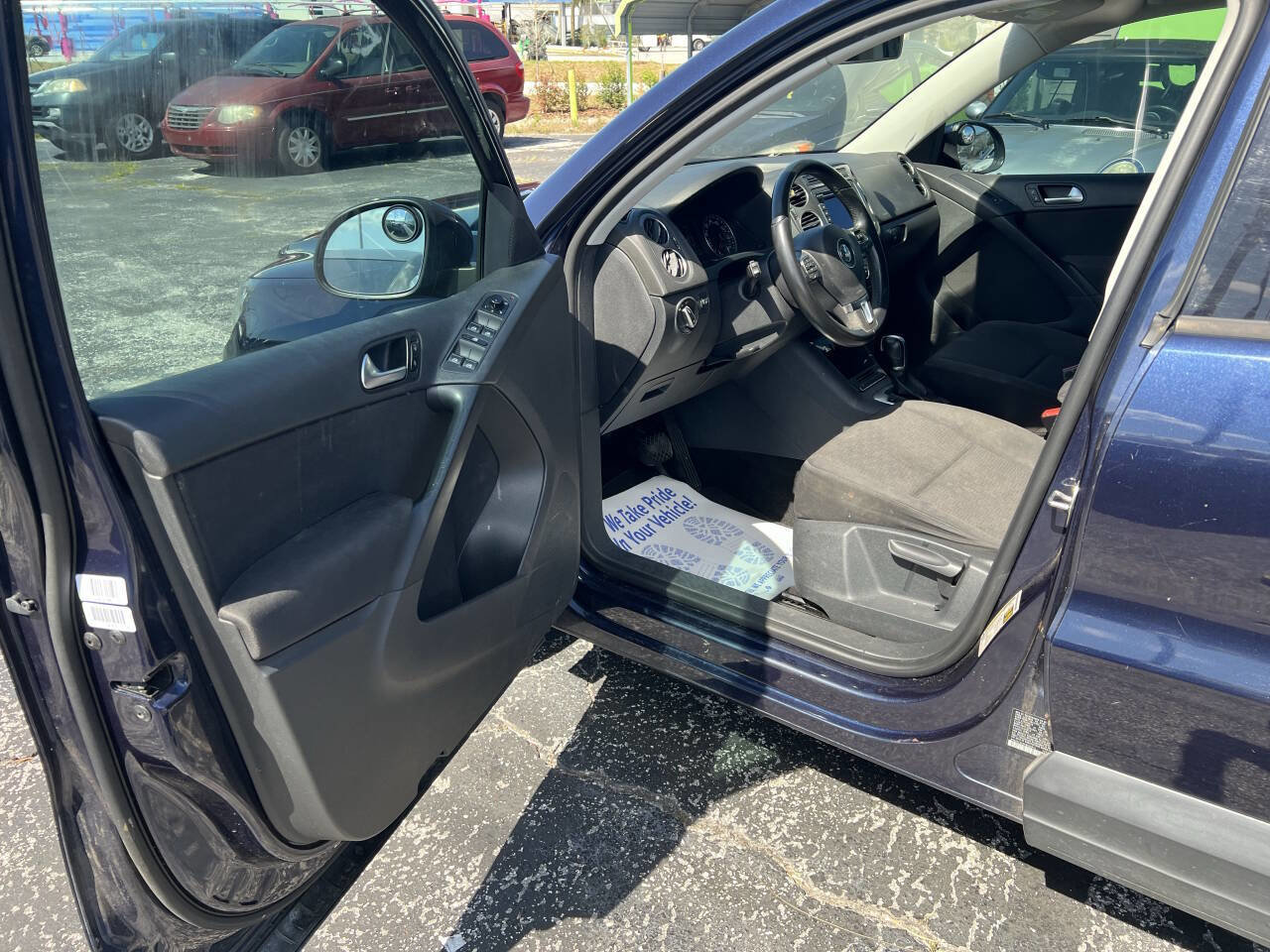 Used 2015 Volkswagen Tiguan SE image 9