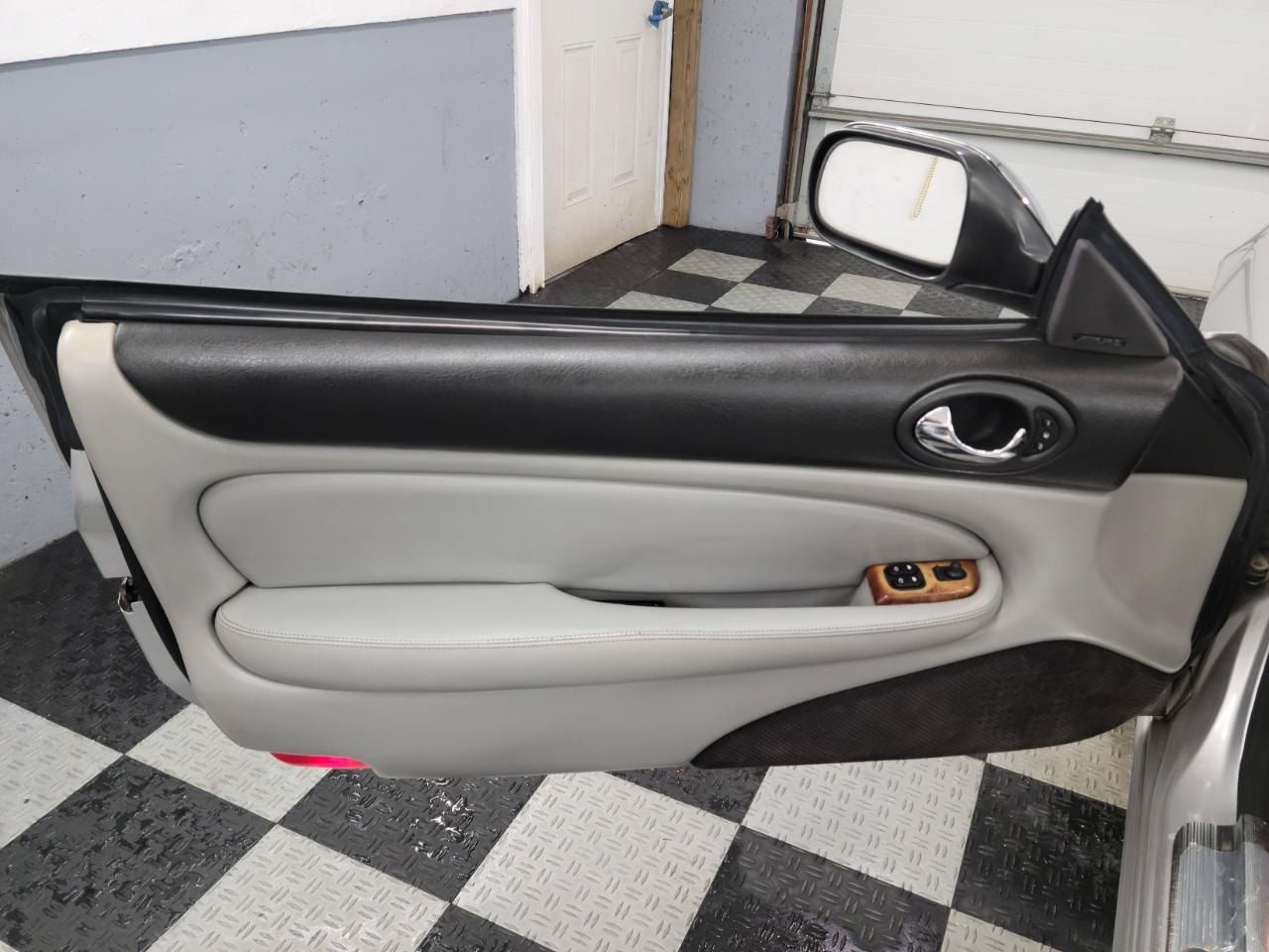 Used 2005 Jaguar XK8 Convertible RWD image 23