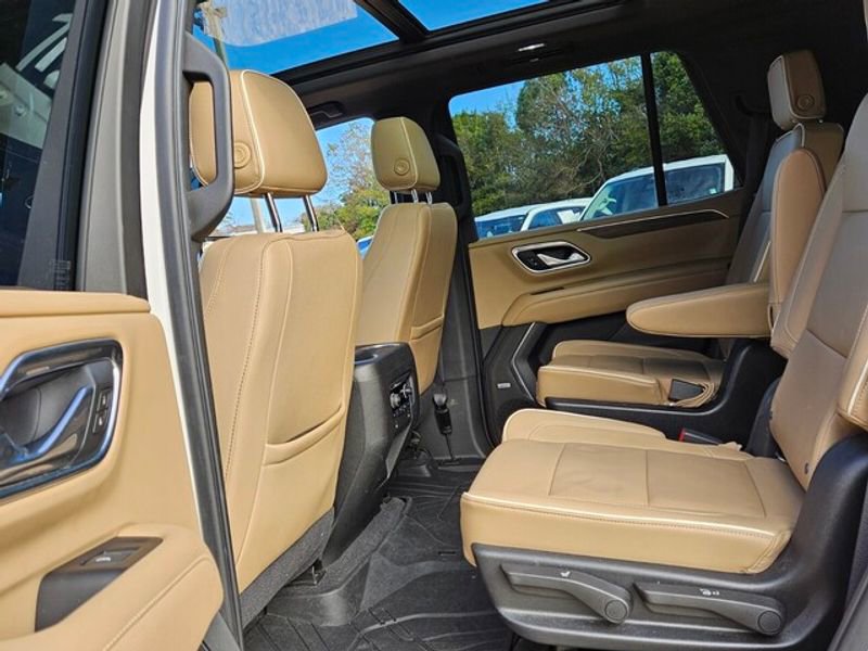 Used 2021 Chevrolet Tahoe Premier w/ Premium Package image 7