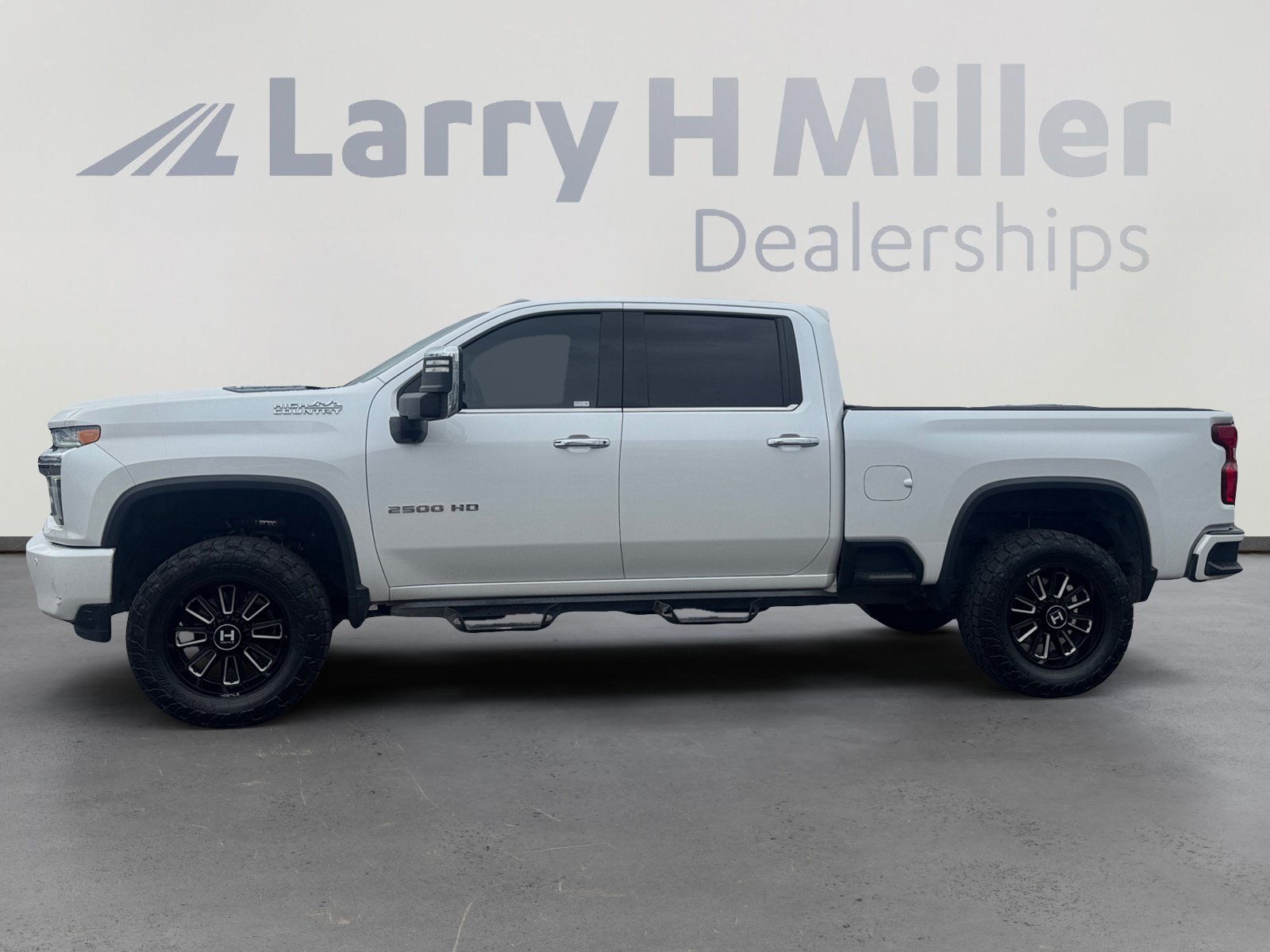 Used 2022 Chevrolet Silverado 2500 High Country AWD/4WD image 2