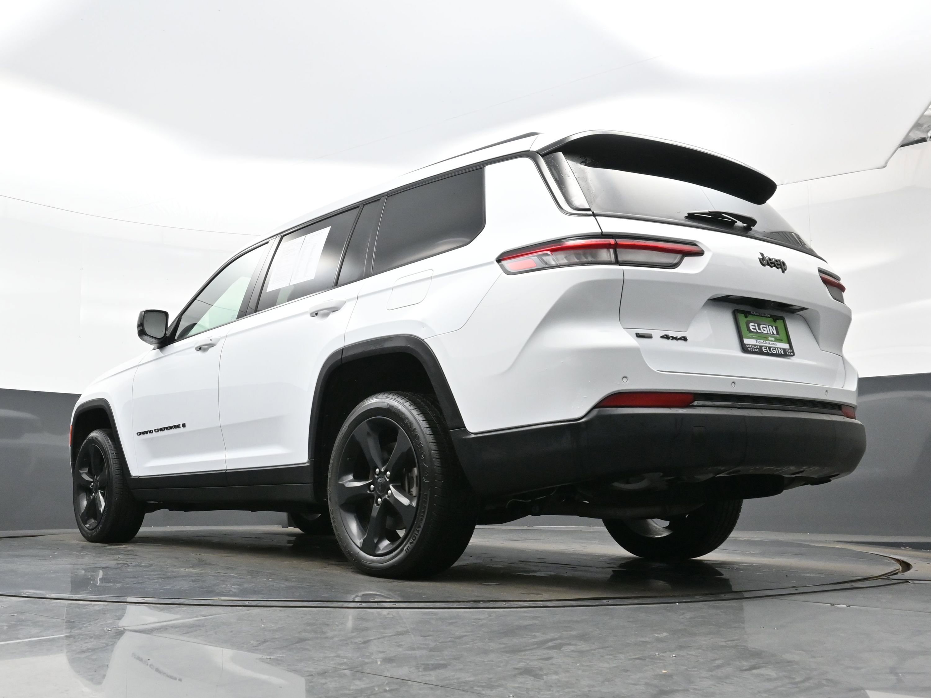 Used 2023 Jeep Grand Cherokee L Laredo image 28