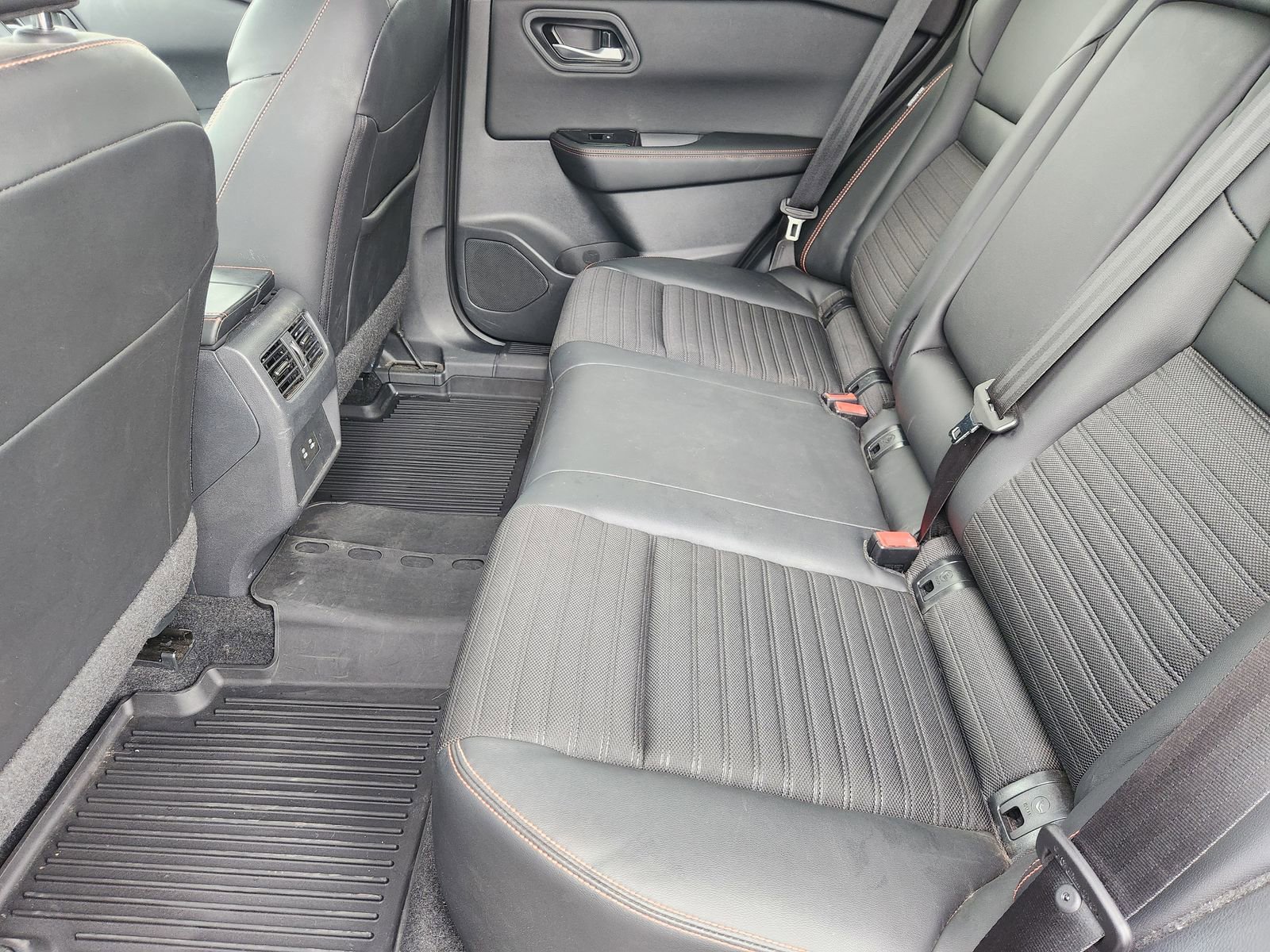 Used 2025 Nissan Rogue SV image 34