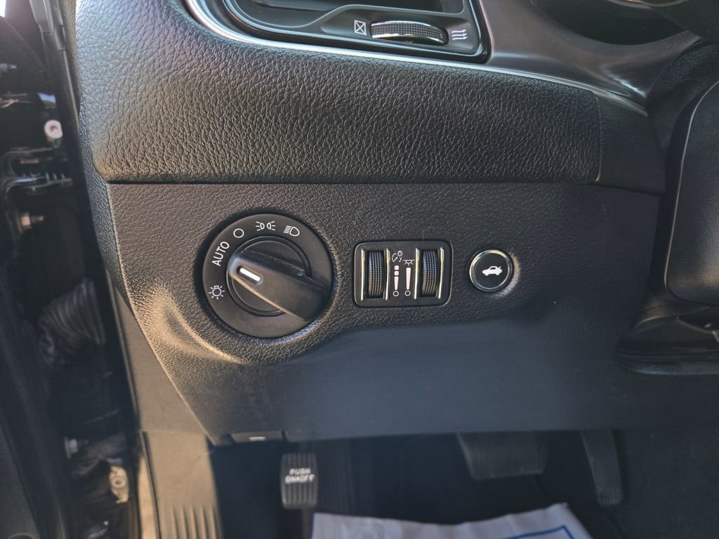 Used 2019 Dodge Challenger SXT AWD/4WD image 14