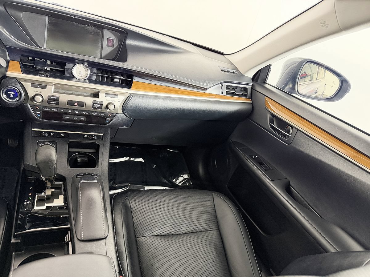 Used 2014 Lexus ES 300h w/ Luxury Package w/Bamboo Trim FWD image 52
