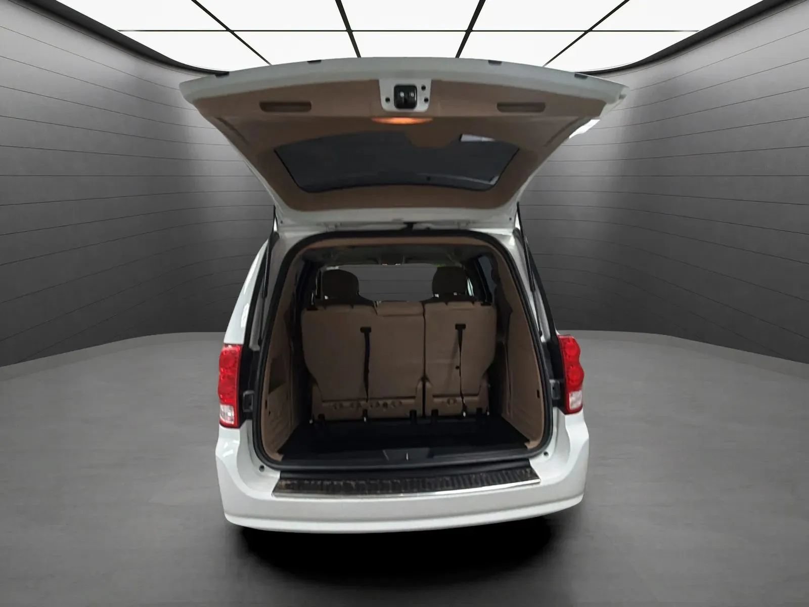 Used 2015 Dodge Grand Caravan American Value Package w/ UConnect Hands-Free Group FWD image 18