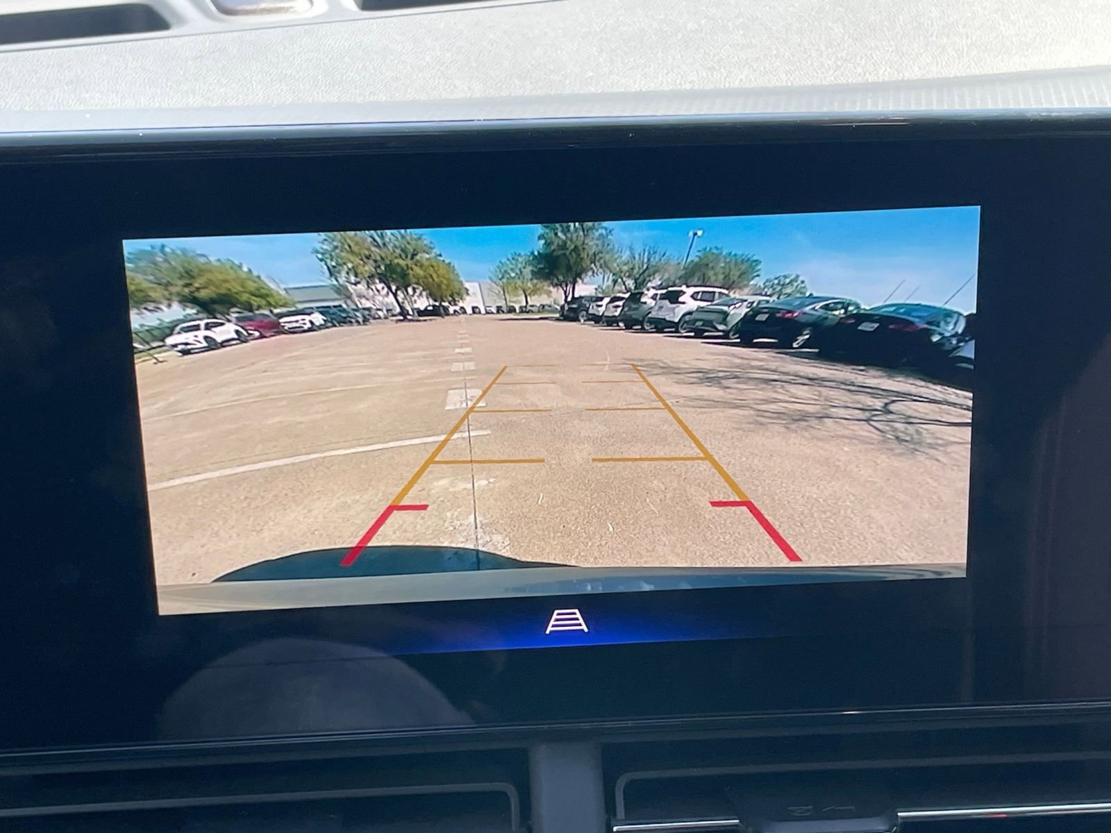 Used 2025 Chevrolet Trax LT w/ LT Convenience Package image 27