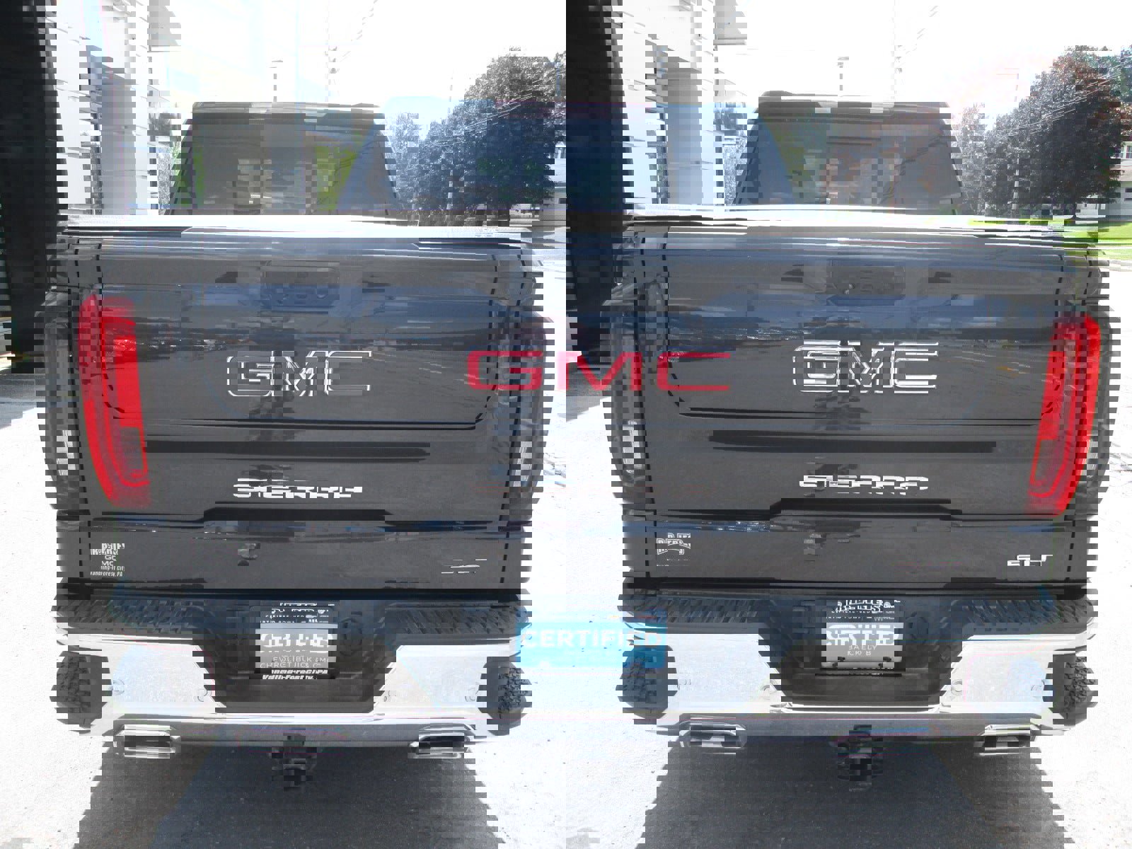 Certified 2022 GMC Sierra 1500 SLT w/ SLT Premium Plus Package image 4