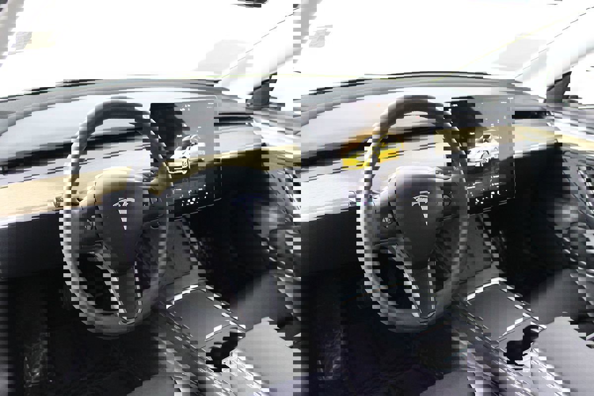 Used 2023 Tesla Model 3 Standard Range image 7