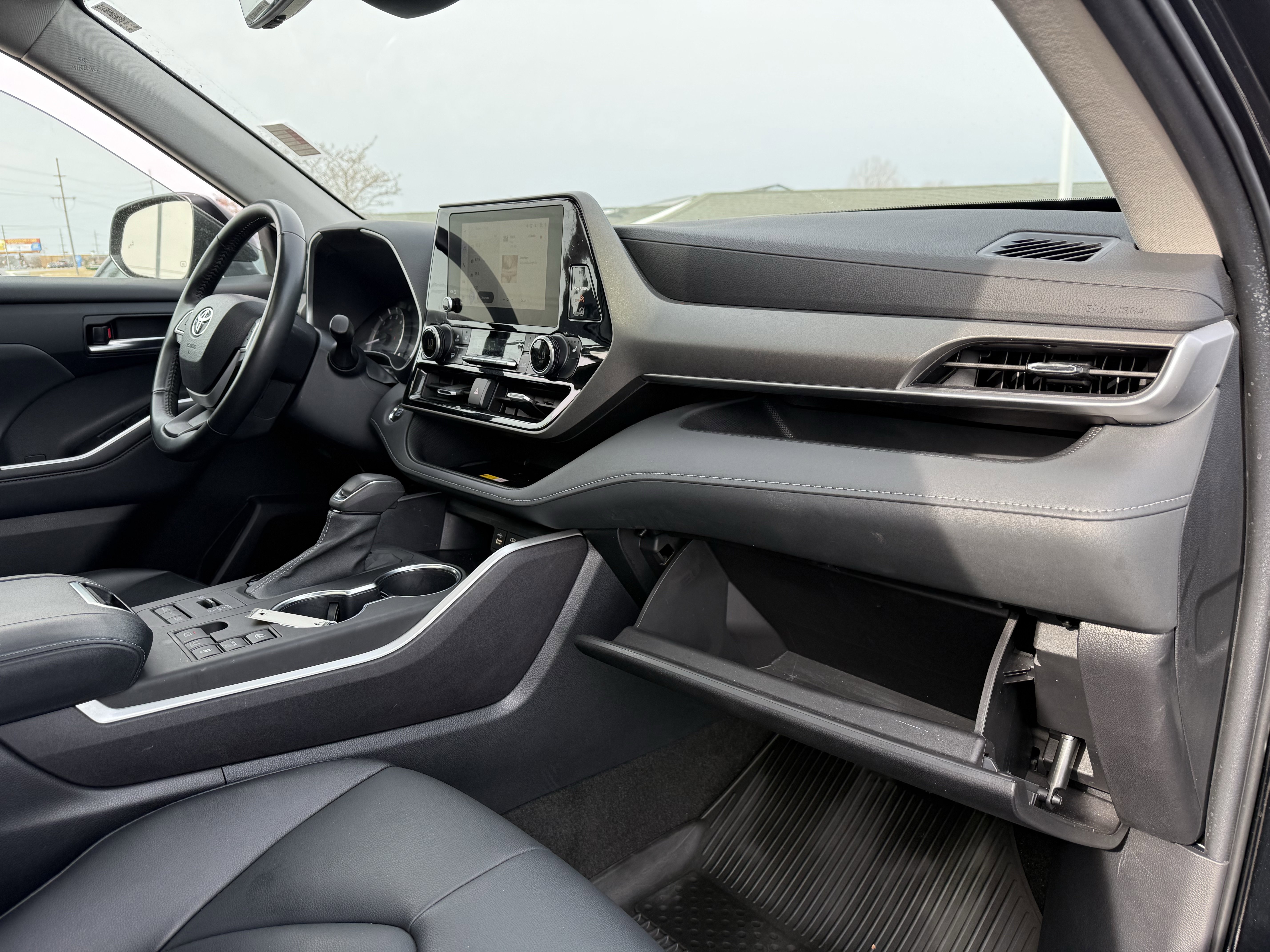 Used 2023 Toyota Highlander XLE image 13