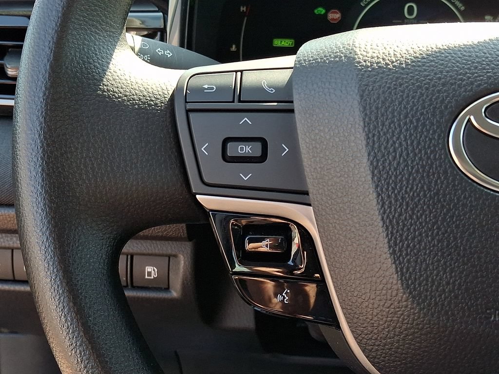 Used 2025 Toyota Camry LE FWD image 22