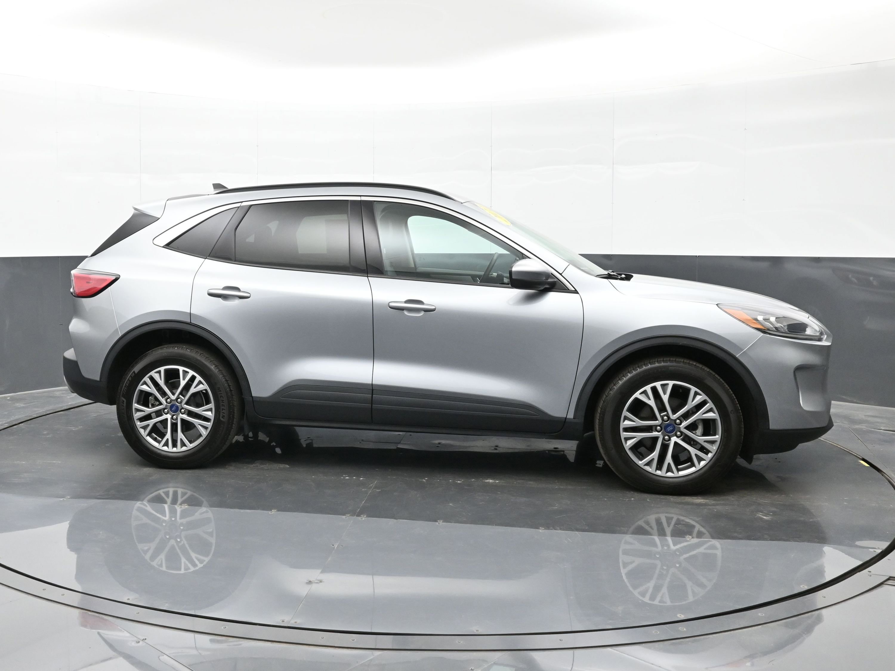 Used 2022 Ford Escape SEL image 9