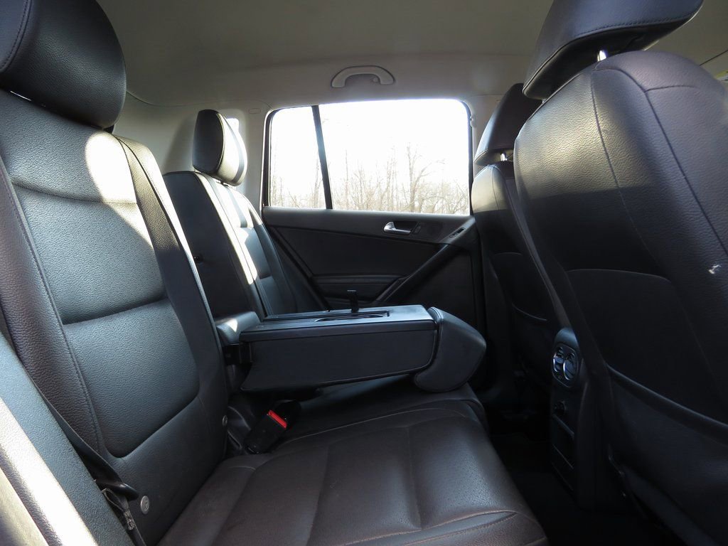 Used 2016 Volkswagen Tiguan S image 16